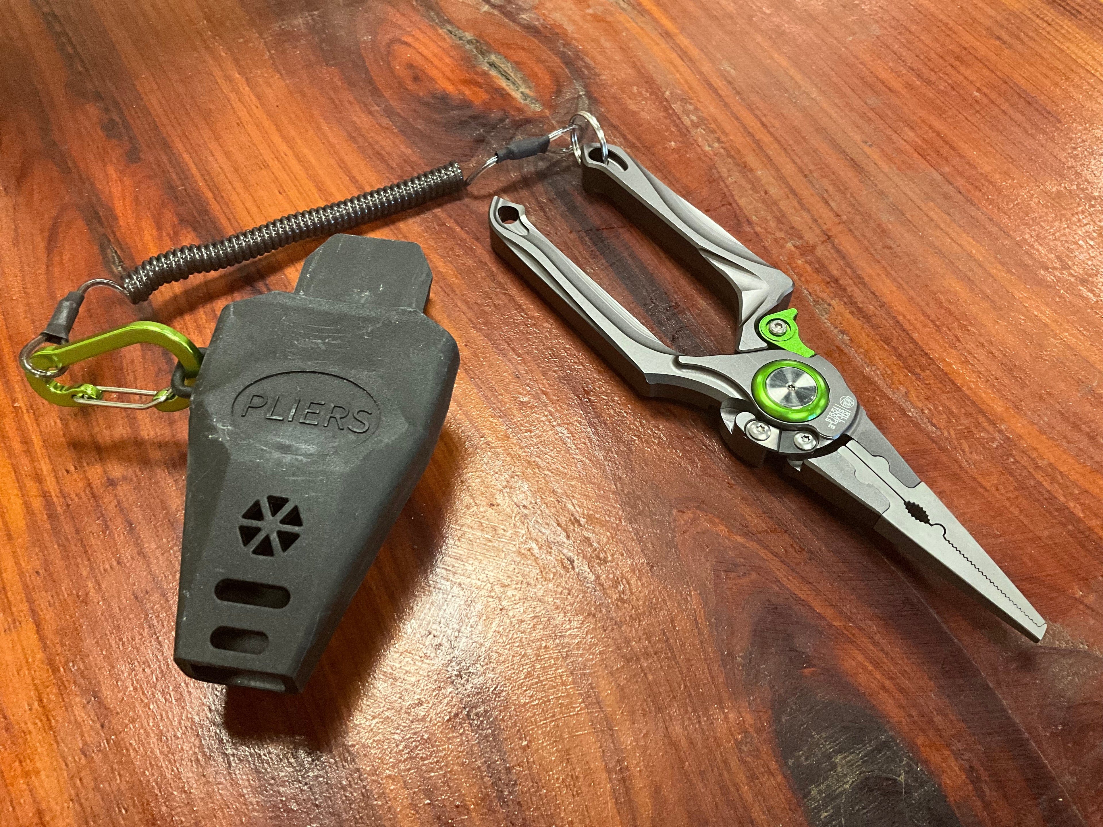 THE RILL SIMPLE TOOLS The Long Haul fishing pliers